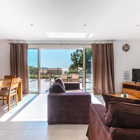 Pieds Dans L'eau Plage Privee Le Lavandou