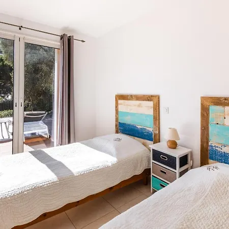 Pieds Dans L'eau Plage Privée Le Lavandou