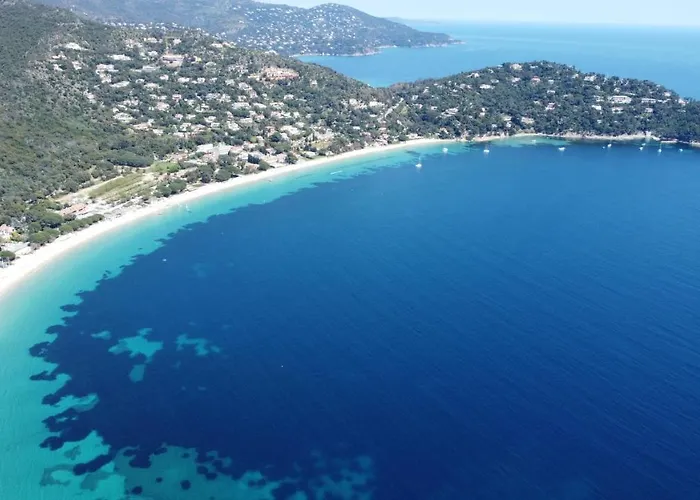 Pieds Dans L'eau Plage Privee * Le Lavandou