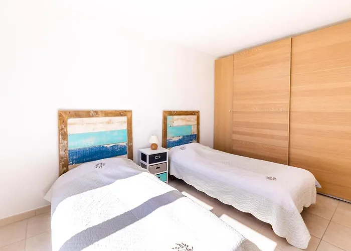 Pieds Dans L'eau Plage Privee Le Lavandou