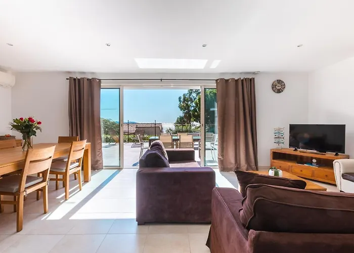 Pieds Dans L'eau Plage Privee Le Lavandou