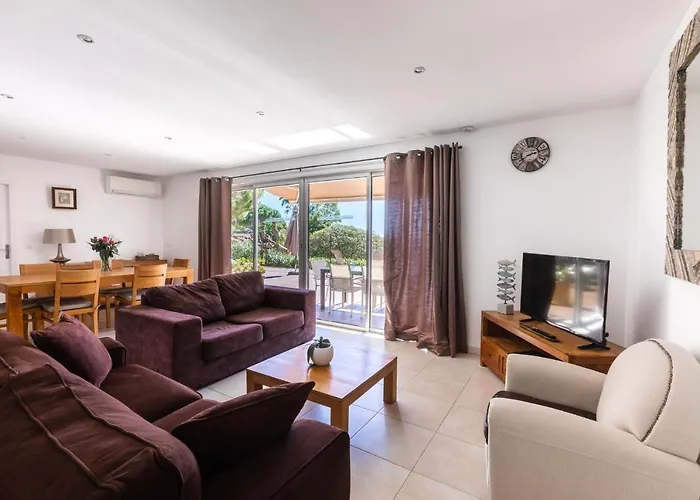 Pieds Dans L'eau Plage Privee Villa