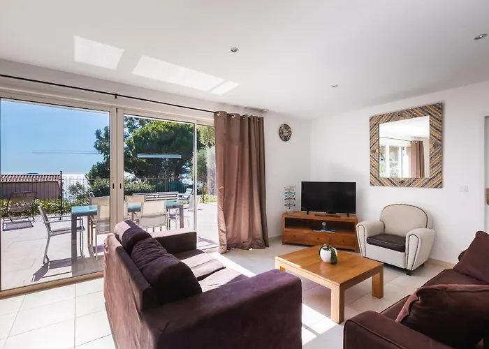 Pieds Dans L'eau Plage Privee *