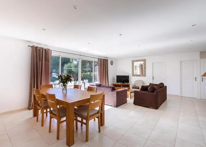 Pieds Dans L'eau Plage Privee Villa *